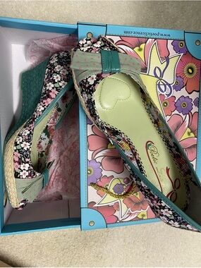 Poetic Licence London shoes “Charmed Life Palm” new in box Size 8 US